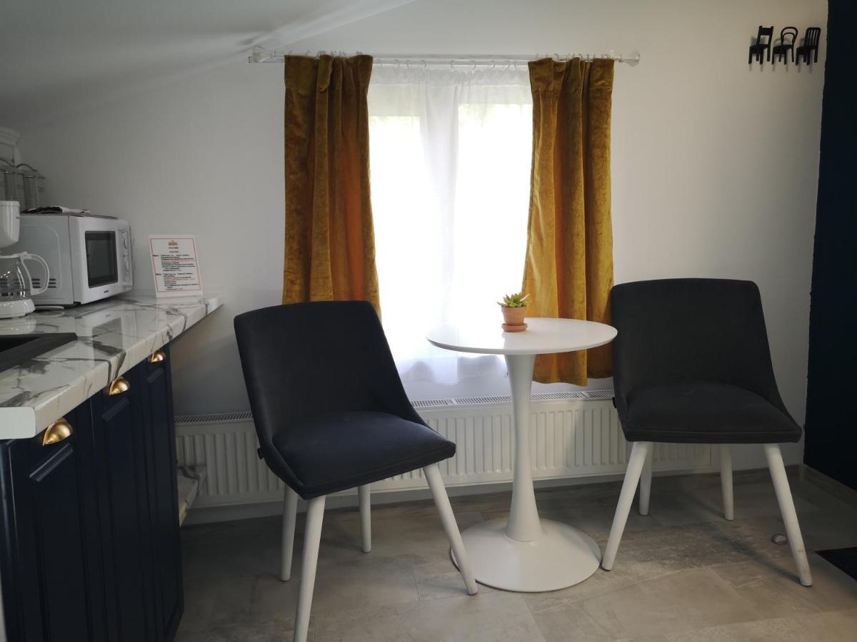 Ivy Boutique Apartment Brasov Bagian luar foto