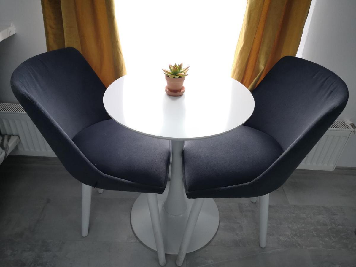 Ivy Boutique Apartment Brasov Bagian luar foto